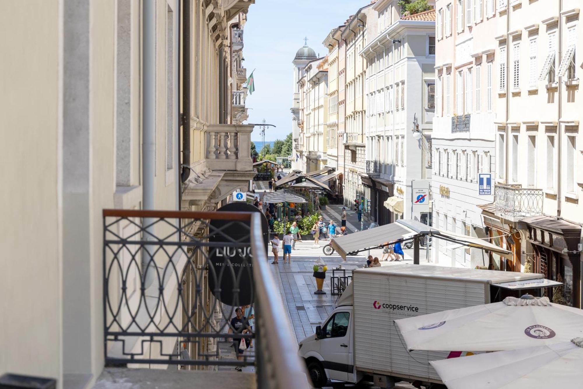 Teatro Romano Exclusive Suites Trieste Exterior foto